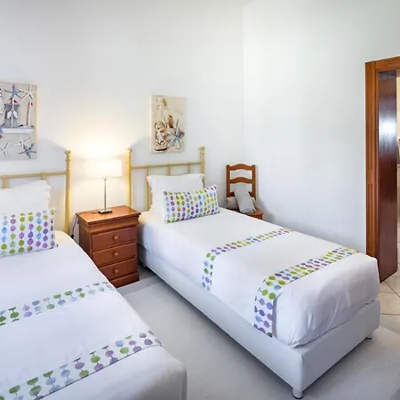 Sleeps 10 Pool Wifi Aroal