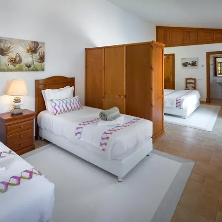 Vila Sleeps 10 Pool Wifi Aroal