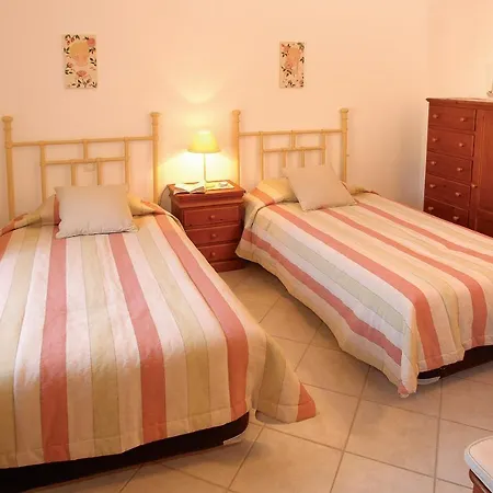 Vila Sleeps 10 Pool Wifi *