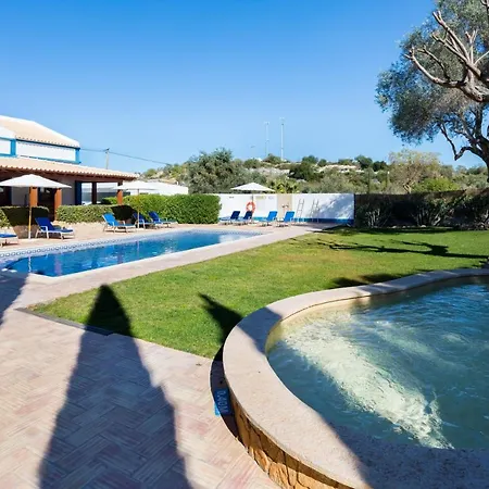 Vila Sleeps 10 Pool Wifi Aroal